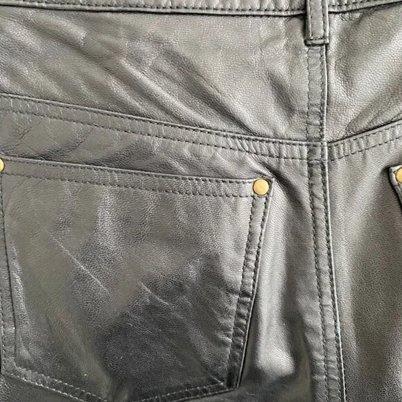 Chic Black Leather Shorts (jean style) - Picture 4 of 5